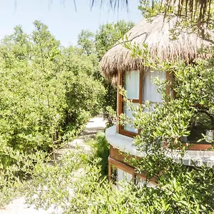 **** Hotel Mamasan Treehouses & Mexico